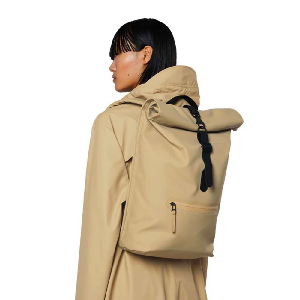 Rains Zaino Rolltop Rucksack Sabbia - immagine 2