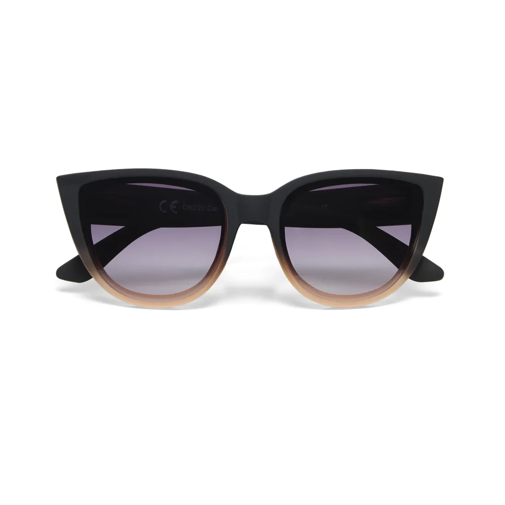 Okkia Occhiale da Sole Modello Silvia Gatto Lite Soft Touch Black Shadow Pink
