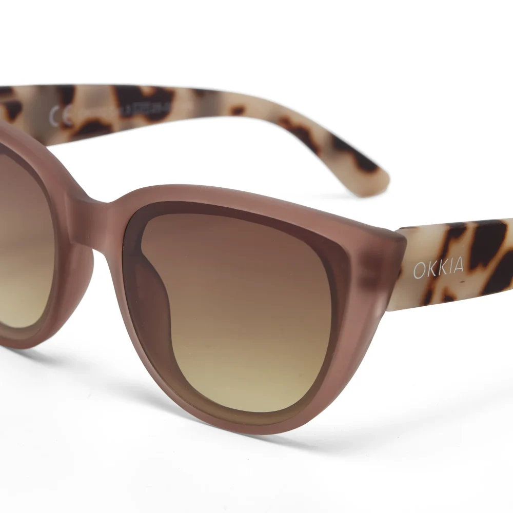 Okkia Occhiale da Sole Modello Silvia Gatto Lite Soft Touch Pink Havana - immagine 2